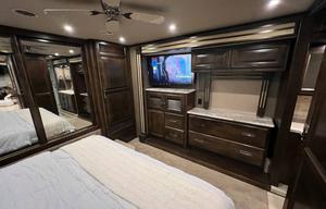Luxury Coach - Quiet Diesel Pusher - Starlink