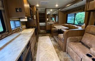 2016 Coachmen RV Leprechaun 319DS Ford 450