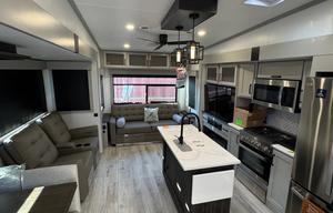 2025 Montana High Country 385 BR