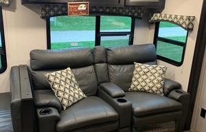 2019 venture Sporttrek 327VIK