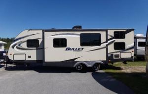2017 Keystone Bullet  – Spacious & Family-Friendly