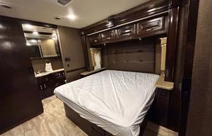 #14_40 ft Motorhome w/ bunks & 1.5 baths