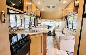 2018 28 ft Thor Motor Coach Freedom Elite