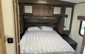 2021 Passport Queen Master, Double corner bunks