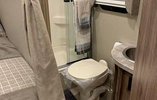Great RV incl outside kitchen large inside TV