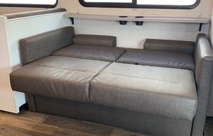 SKYLAR - 2020 Winnebago Outlook 31N 11704 PWI