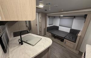 2022 Shadow Cruiser 240BHS RV rental photo 8