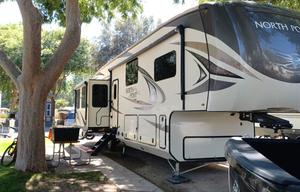 Glamping at its finest! Jayco Luxury sleeps 9!