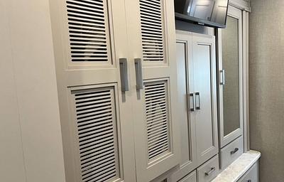 Luxury 2023 Thor Sleeps 8+