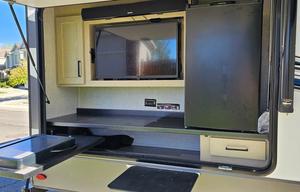 Great 5th wheel to tackle any trip.
