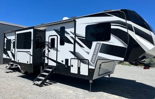 2020 Dutchmen RV Voltage V3635